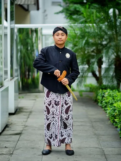 Beskap Hitam + Kain Jarik