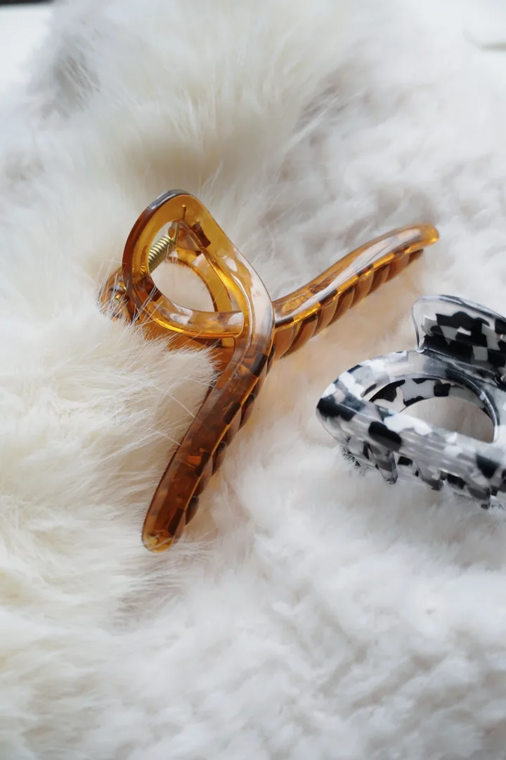 Jepit Rambut Cakar (Claw Clip)