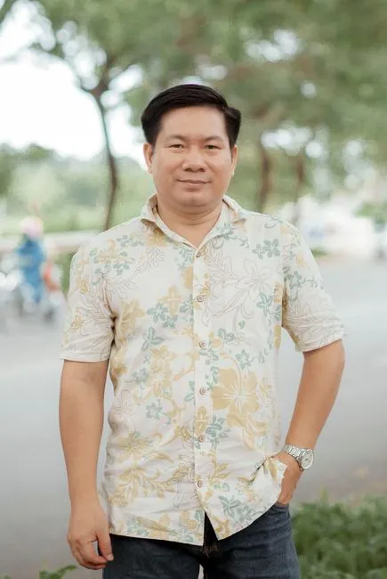 Kemeja Batik Krem Motif Bunga
