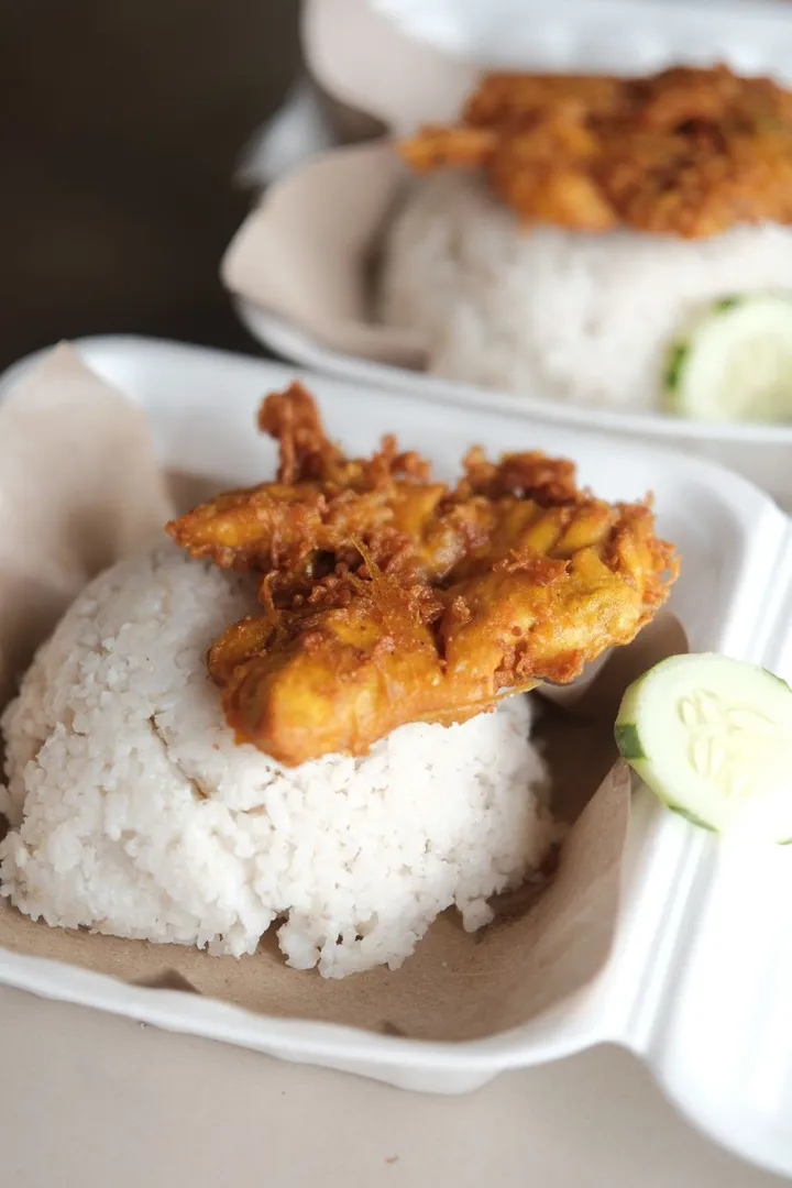 Nasi Ayam Goreng Bumbu (Nasi Kotak)