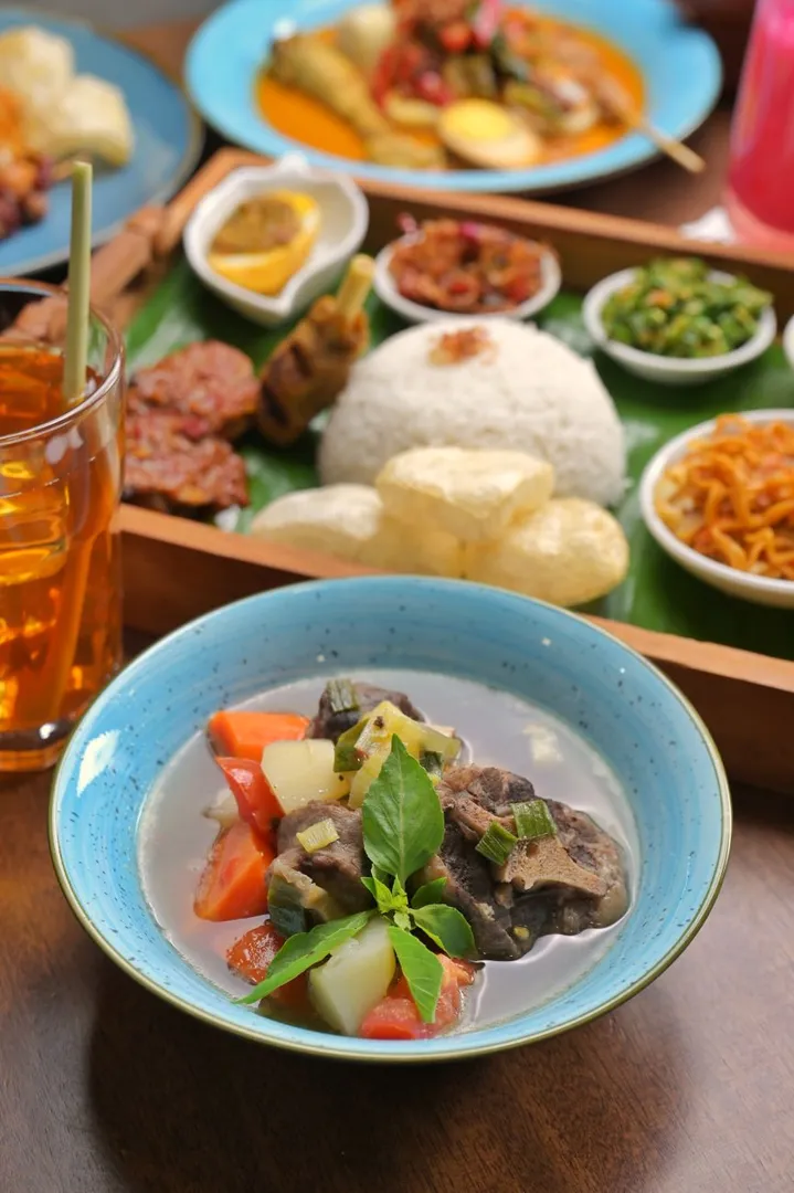 Paket Sop Buntut + Nasi