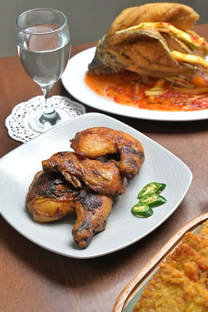 Paket Ayam Bakar + Pepes